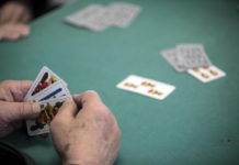 Emilia Romagna: via libera a gioco delle carte, viaggi di gruppo e giornale al bar