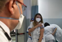 Crolla il tasso di infezione fra gli operatori sanitari vaccinati