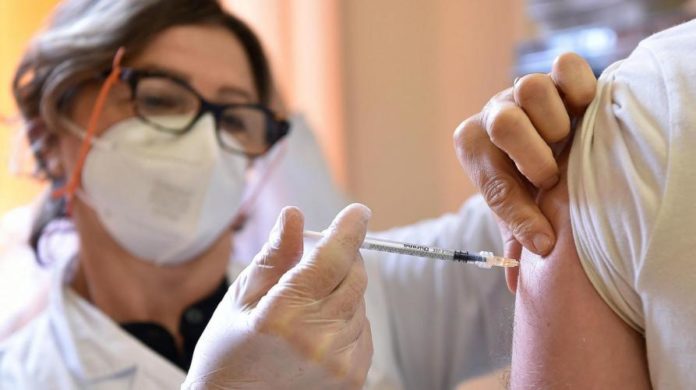Vaccinazione anti Covid, è la volta dei 60-64enni