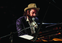 Capossela in concerto al Comunale di Modena