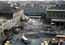 Strage di Bologna, fiori sulla tomba di Umberto Tino Lugli