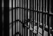 Minaccia la moglie e il figlio nonostante i domiciliari e ora finisce in carcere