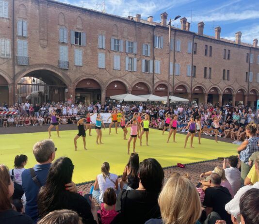 Carpi abbraccia lo sport: seimila persone trasformano Piazza Martiri in un festival dell'inclusione