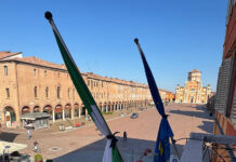 Bandiere a mezz’asta a Palazzo Scacchetti, anche Carpi in lutto per i 3 carabinieri morti nella tragedia di Castel D’Azzano