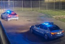 Rubano una borsa da un’auto, arrestati tre uomini