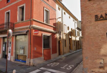 Via Rovighi, si smonta il ponteggio, divieto di transito