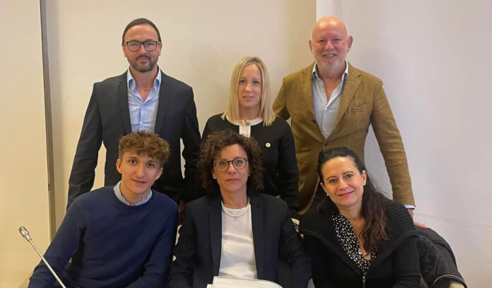 Fratelli d’Italia propone un’ora di sosta gratuita in centro nel periodo natalizio