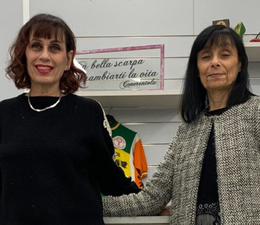 Lo storico negozio di calzature Loncar di Rovereto sulla Secchia abbassa la serranda