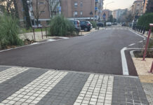 Isola ambientale Colombo, inizia a cedere la cordonata in porfido