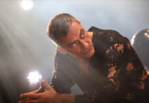 Filippo Timi è Amleto nella riedizione del suo spettacolo cult al Comunale