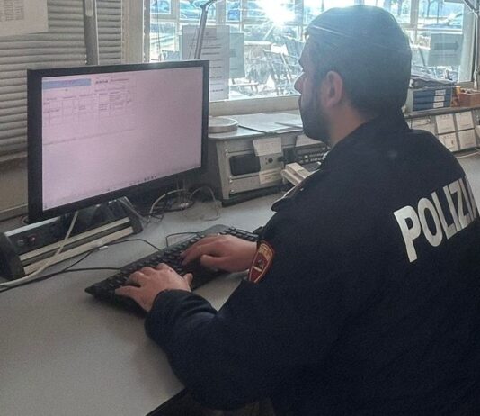 Carpi, denunciato 21enne per truffa