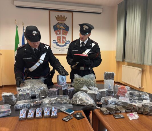 I Carabinieri arrestano un 26enne carpigiano: aveva quasi 15 chili di droga in casa