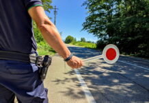 Stop ai mezzi delle associazioni che circolano con pubblicità delle aziende sostenitrici