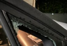 Finestrino rotto e borsa rubata davanti a un asilo