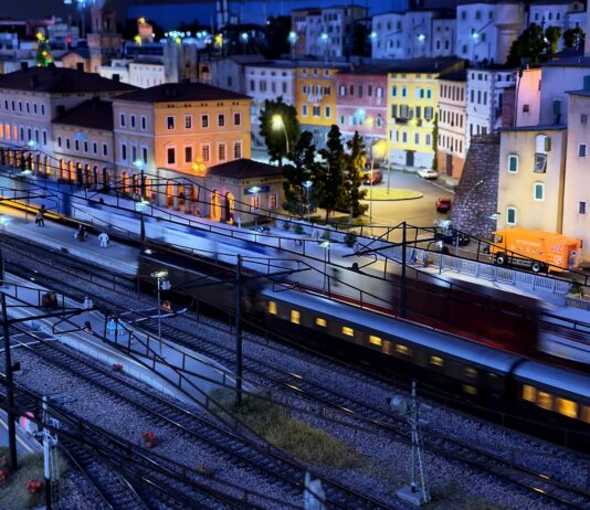 Trenini che fanno sognare a Correggio, un viaggio in miniatura