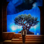 Simone Cristicchi è Franciscus. Il folle che parlava agli uccelli