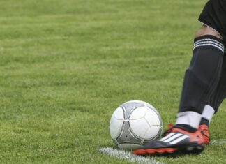 Ha un infarto durante la partita di calcetto: 34enne salvato a Baggiovara