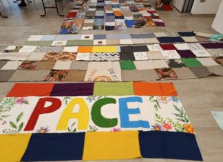 Le donne scendono in piazza per ‘Tessere la Pace’