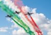 Festa della Repubblica, piloti in volo su Piazza Martiri con l’esibizione del tricolore