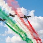 Festa della Repubblica, piloti in volo su Piazza Martiri con l’esibizione del tricolore