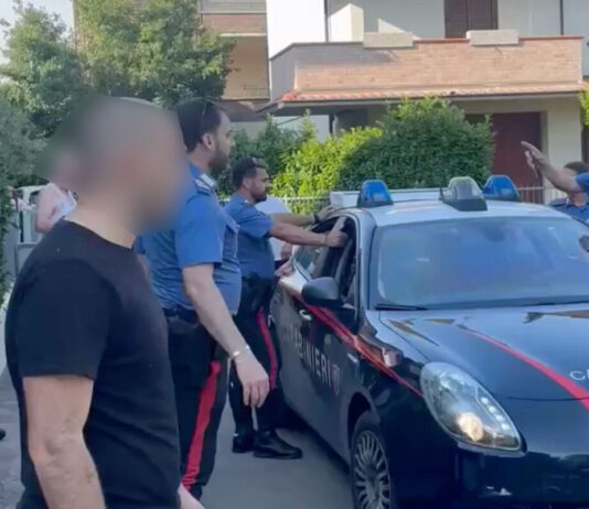 Ruba sulle auto in sosta a Santa Croce, 31enne arrestato dai Carabinieri