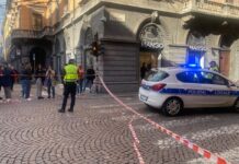 Modena, falcia in auto una decina di pedoni e accoltella un passante