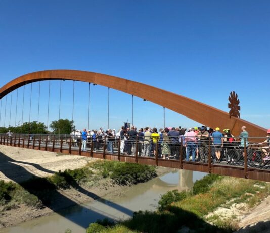 Inaugurato il nuovo ponte ciclopedonale sul fiume Secchia, tassello strategico della Ciclovia del Sole