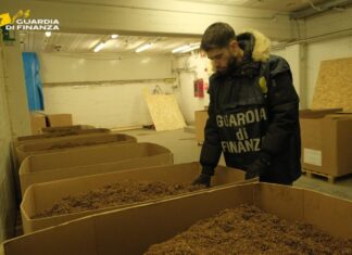 Maxi fabbrica di sigarette contraffatte, due arresti a Novi e a Carpi