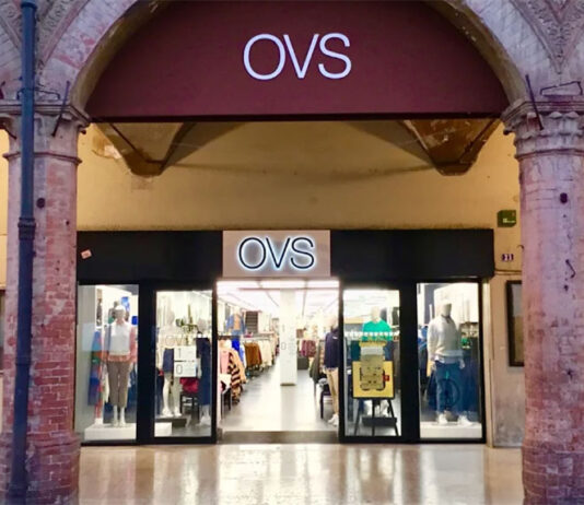Tenta di rubare capi d’abbigliamento da OVS: denunciata una 47enne