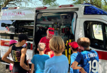 I volontari della Croce Rossa tra i bambini dei campi estivi