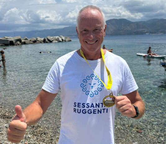 Bracciate di libertà sullo Stretto: la grande traversata collettiva da Torre Faro alla Calabria