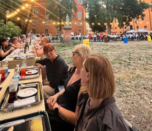 Torna Cena in Giardino, una lunga tavolata sotto le stelle ai Giardini del Teatro