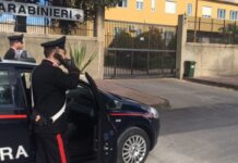 Terrore nel condominio: lancio di oggetti, feci e brutali aggressioni