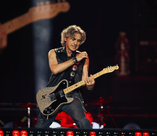 Luciano Ligabue presenta a Correggio la nuova edizione di Fuori e dentro il borgo
