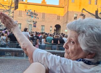 I nonni della Residenza Stella di Carpi hanno partecipato a Yoga Radio Bruno Estate