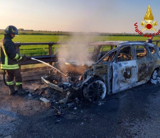 Auto in fiamme sull’A22: intervento dei Vigili del Fuoco, nessun ferito