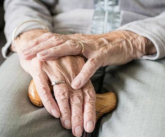 Trame d’Argento, sostegno a 26 famiglie con anziani non autosufficienti: stanziati 62.500 euro
