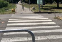 Barriere lungo la pista ciclabile: i dissuasori bloccano i disabili
