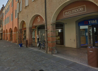 Corso Pio a Carpi, dieci anni di blackout a ogni acquazzone: la disperazione di residenti e negozianti