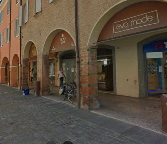 Corso Pio a Carpi, dieci anni di blackout a ogni acquazzone: la disperazione di residenti e negozianti