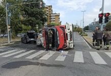 Un’autopompa dei Vigili del Fuoco si ribalta a Modena, gravissimo un pompiere