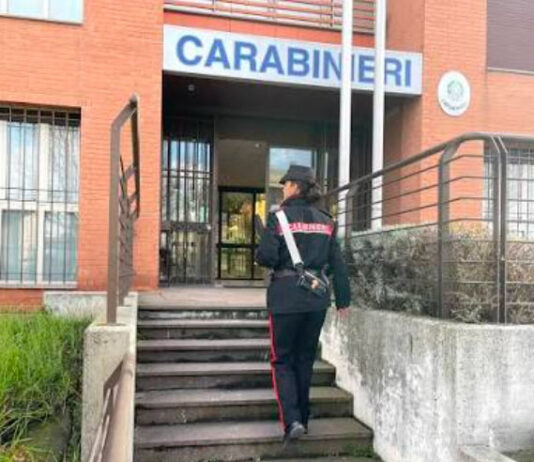 Incassava soldi, portava via coltelli e cibo: cuoco incastrato dalle telecamere