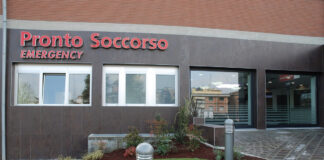 Pronto soccorso di Carpi, la segnalazione di una madre: “la sbarra della barella era sporca di sangue”