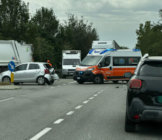 Tamponamento tra un’auto e una moto, 19enne trasportata a Bologna in elisoccorso
