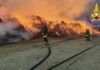 Incendio all’impianto di biomassa di Finale Emilia, vigili al lavoro per tutta la notte