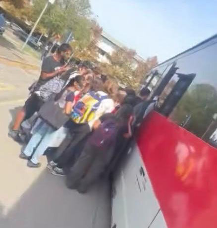 Bus pieni e studenti a terra: la risposta di Amo e Seta “gli orari sono ancora provvisori”