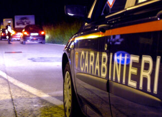 Guida senza patente, fermato prima a Carpi e poi a Reggio: in auto aveva un coltello