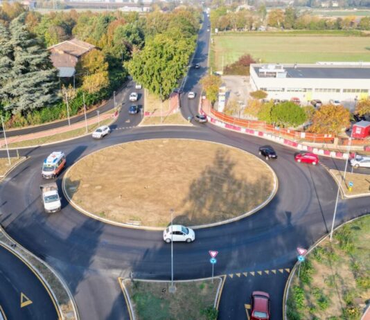 Rotatoria Losi/Guastalla, si tracciano le strisce pedonali