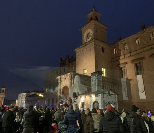 Dolcetti, mostri e caccia al tesoro: Halloween torna in centro