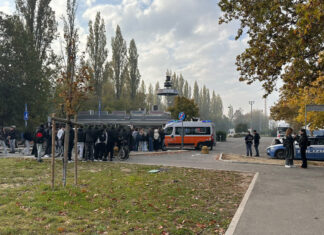 Lite nel piazzale delle piscine, uno studente finisce al Pronto Soccorso